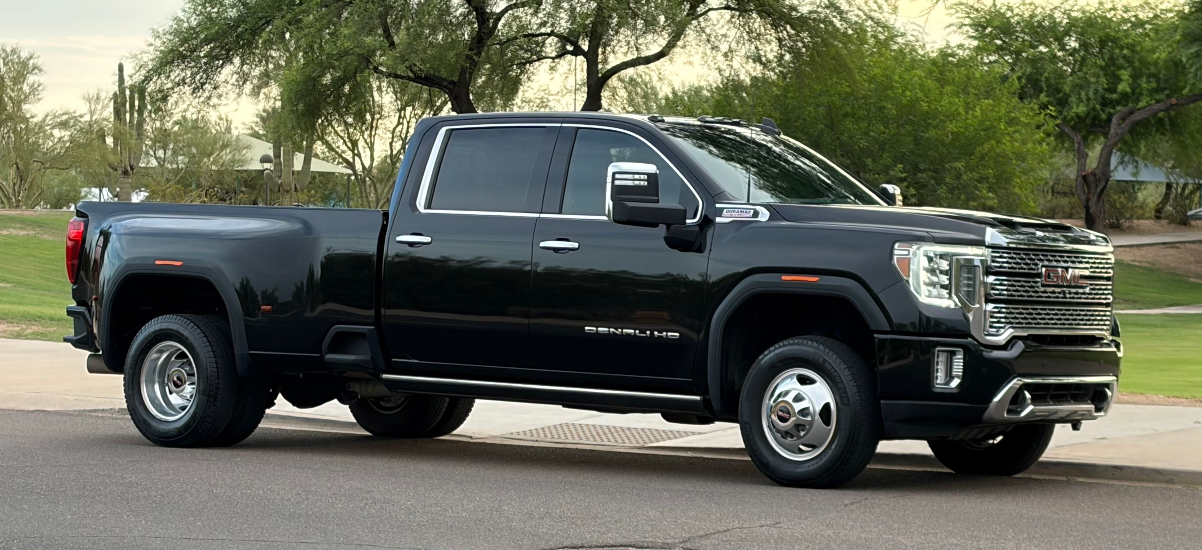 Used 2022 GMC Sierra 3500 Denali w/ Technology Package AWD/4WD image 5