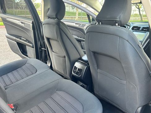 Used 2019 Ford Fusion SE image 12