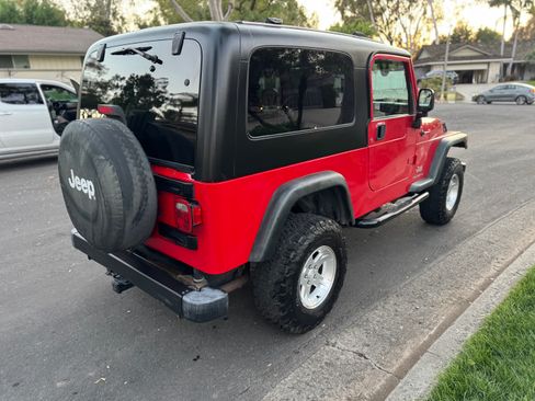 Used 2006 Jeep Wrangler Unlimited w/ Premium Audio Group image 5