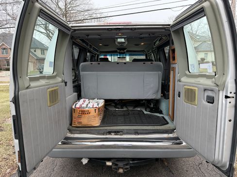 Used 2000 Ford E-150 and Econoline 150 Van image 9