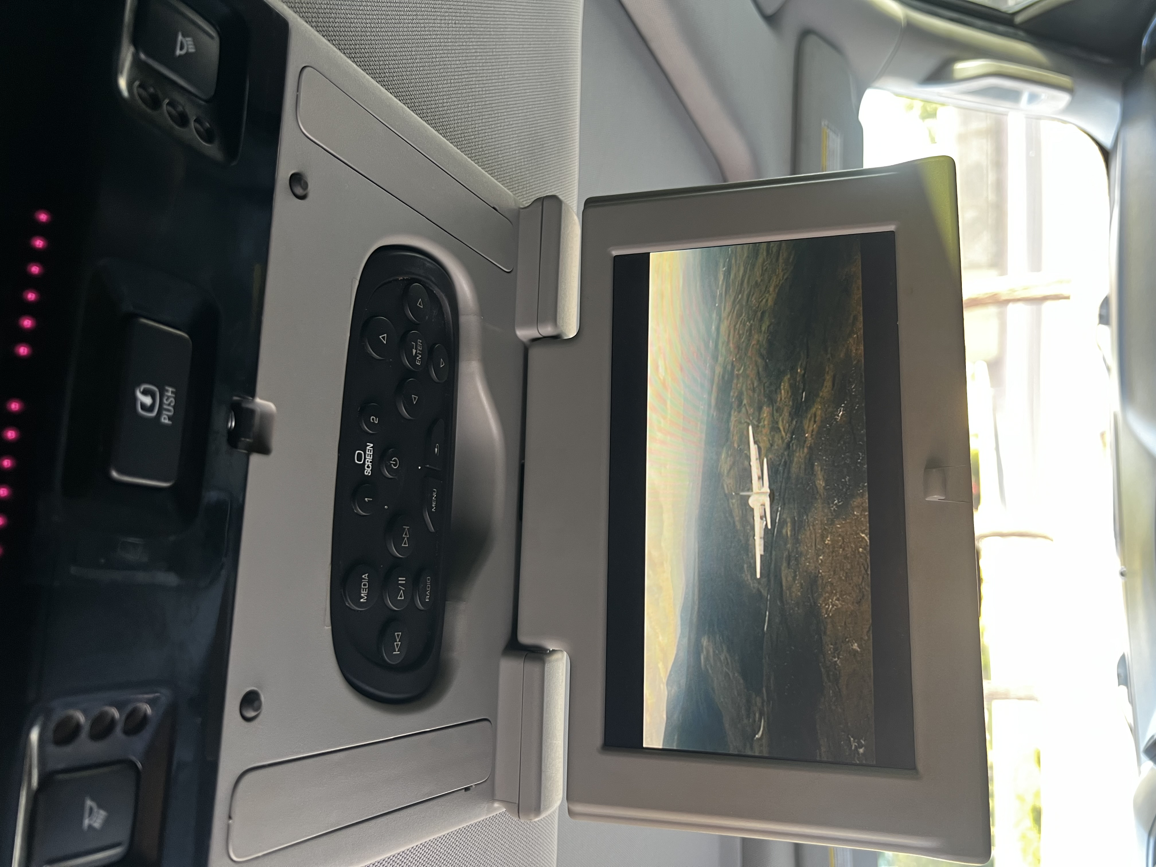 Used 2015 Chevrolet Suburban LT RWD image 15