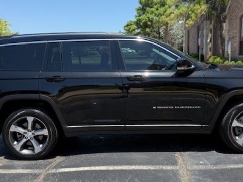 Used 2023 Jeep Grand Cherokee L Limited w/ Luxury Tech Group II image 6