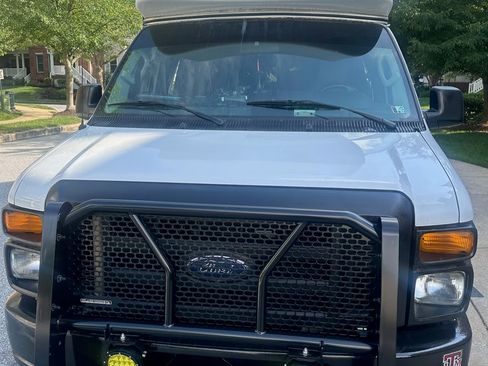 Used 2010 Ford E-350 and Econoline 350 Extended Super Duty image 13