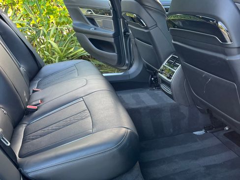 Used 2016 BMW 750i image 12