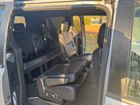 Used 2019 Dodge Grand Caravan GT image 12