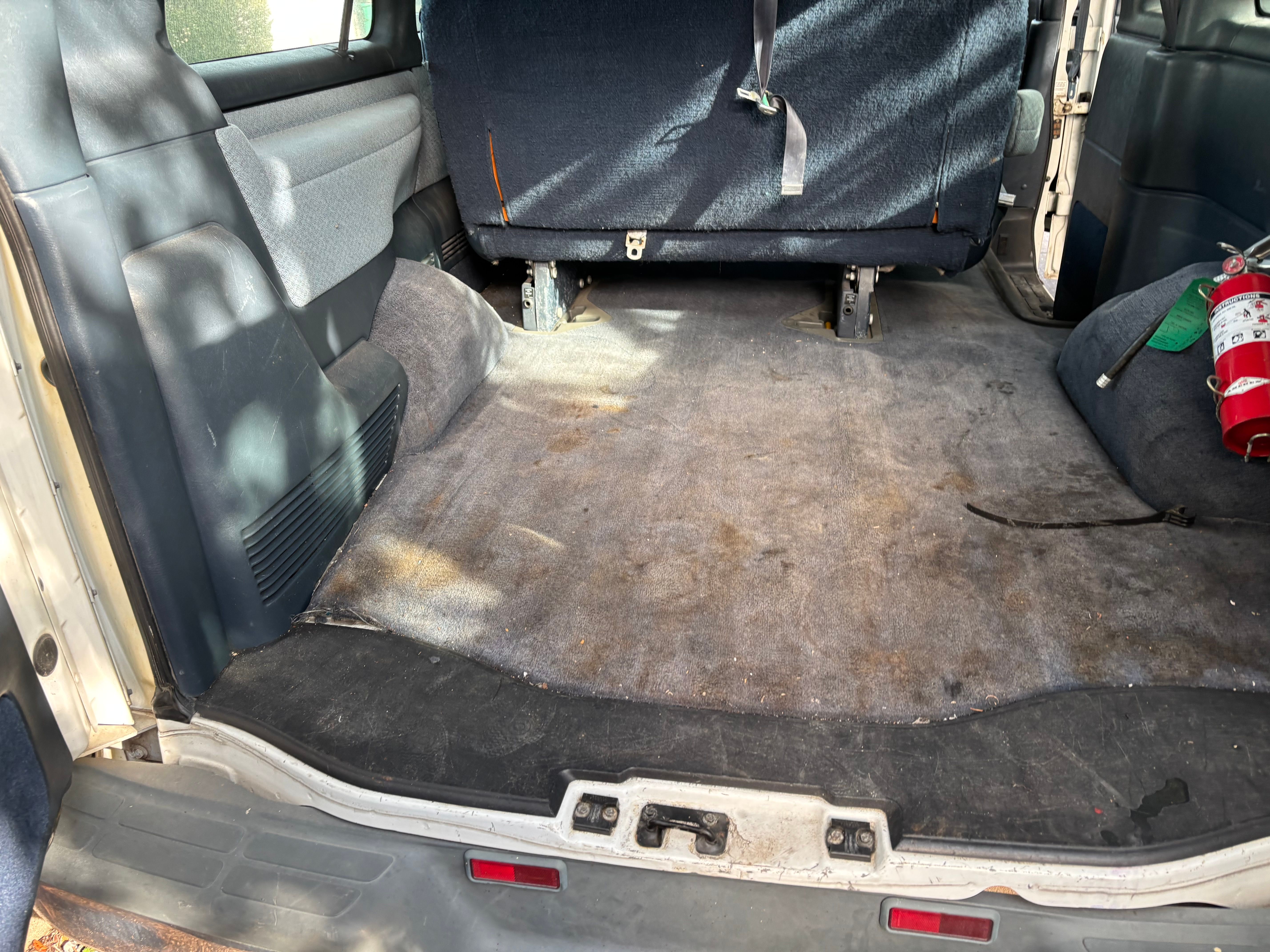 Used 2000 Chevrolet Express 2500 Passenger w/ LS Preferred Equipment Group RWD image 24