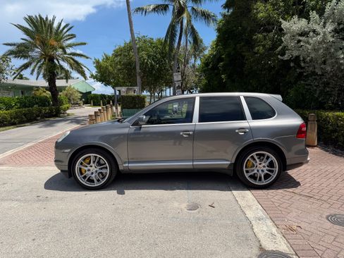 Used 2009 Porsche Cayenne Turbo S AWD/4WD image 20