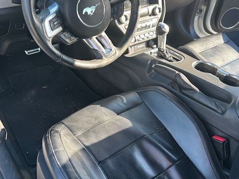 Used 2017 Ford Mustang Premium image 9