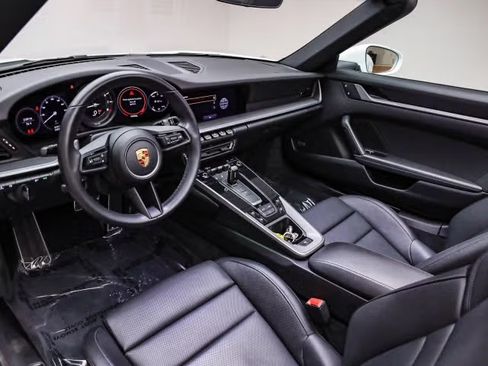 Used 2022 Porsche 911 Carrera image 5