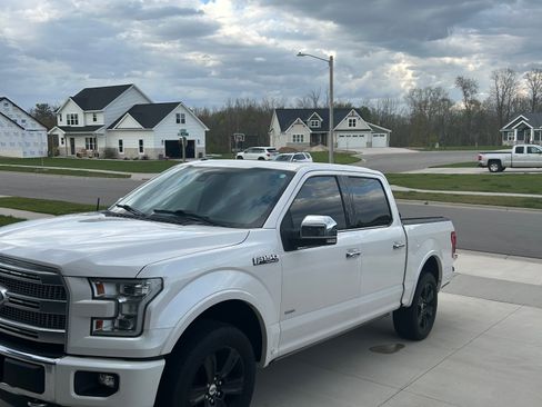 Used 2015 Ford F150 Platinum w/ Equipment Group 701A Luxury AWD/4WD image 1