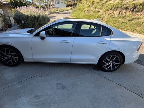 Used 2020 Volvo S60 T5 Momentum FWD image 5