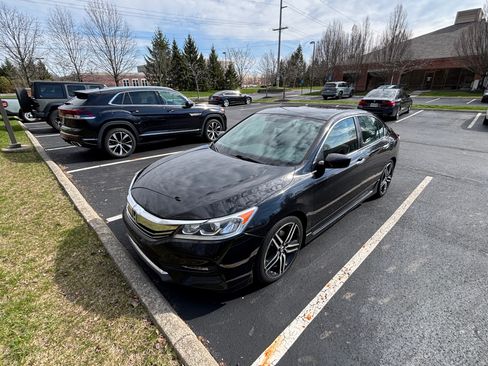Used 2017 Honda Accord Sport image 2