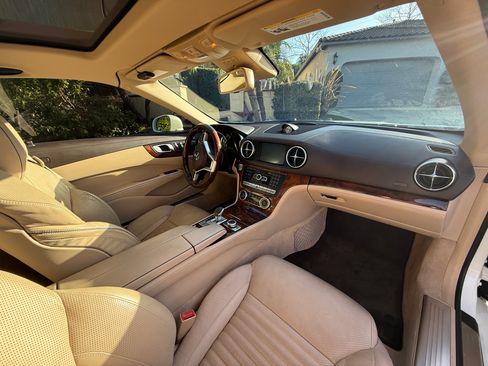 Used 2014 Mercedes-Benz SL 550 image 9
