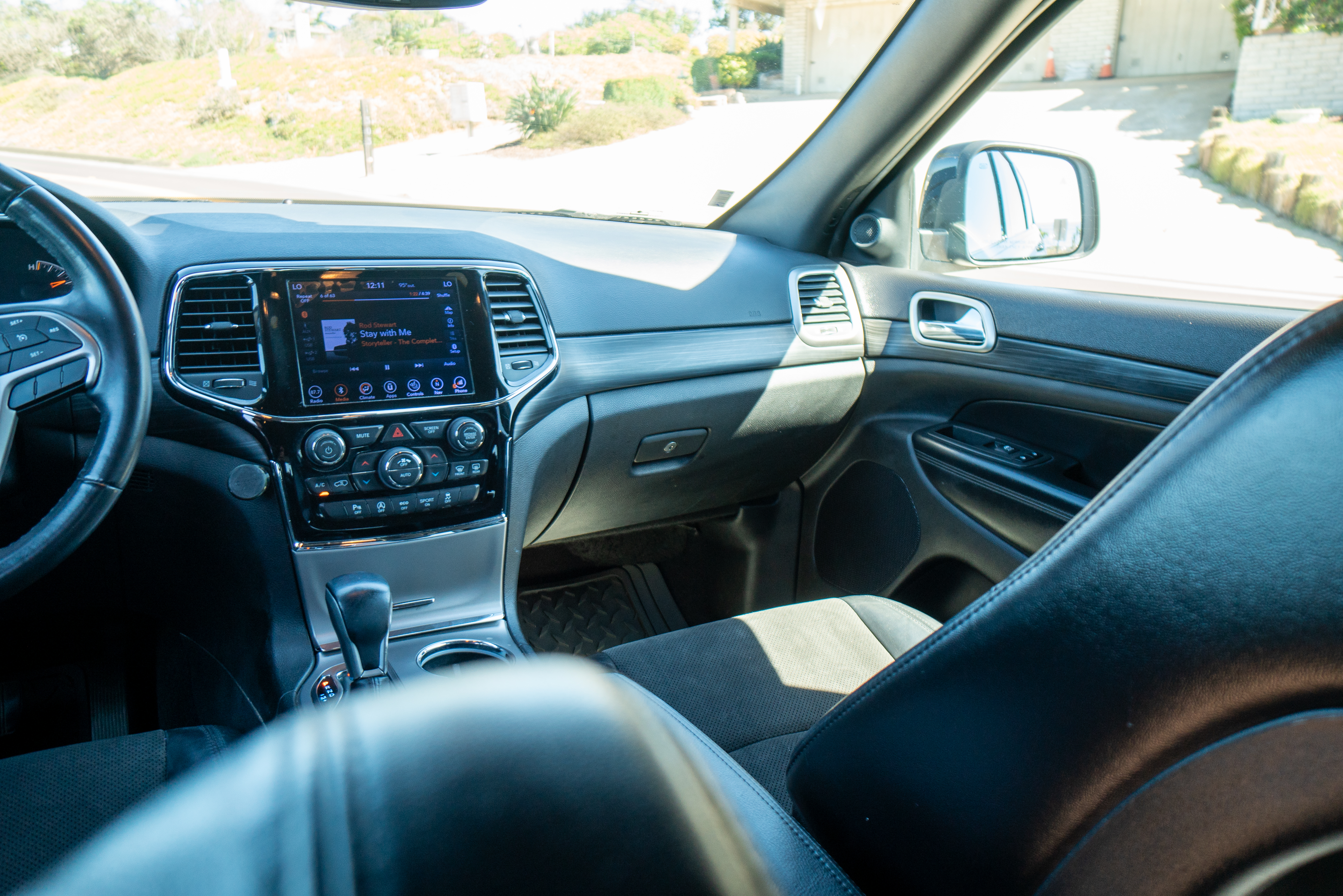 Used 2019 Jeep Grand Cherokee Altitude AWD/4WD image 19