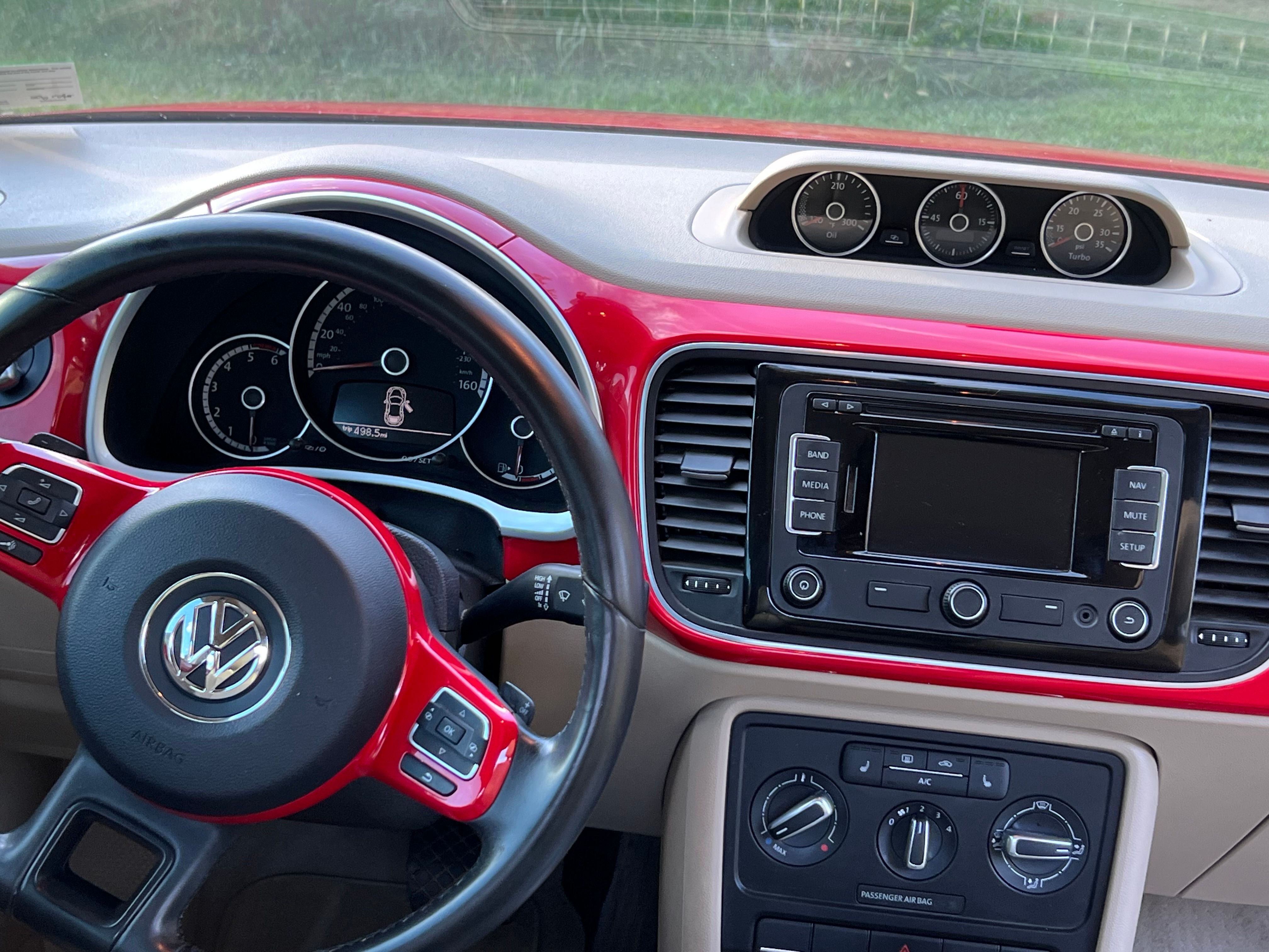 Used 2015 Volkswagen Beetle TDI FWD image 8