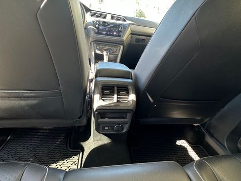 Used 2022 Volkswagen Tiguan SE FWD image 12
