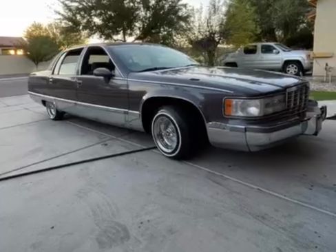 Used 1994 Cadillac Fleetwood Brougham image 3