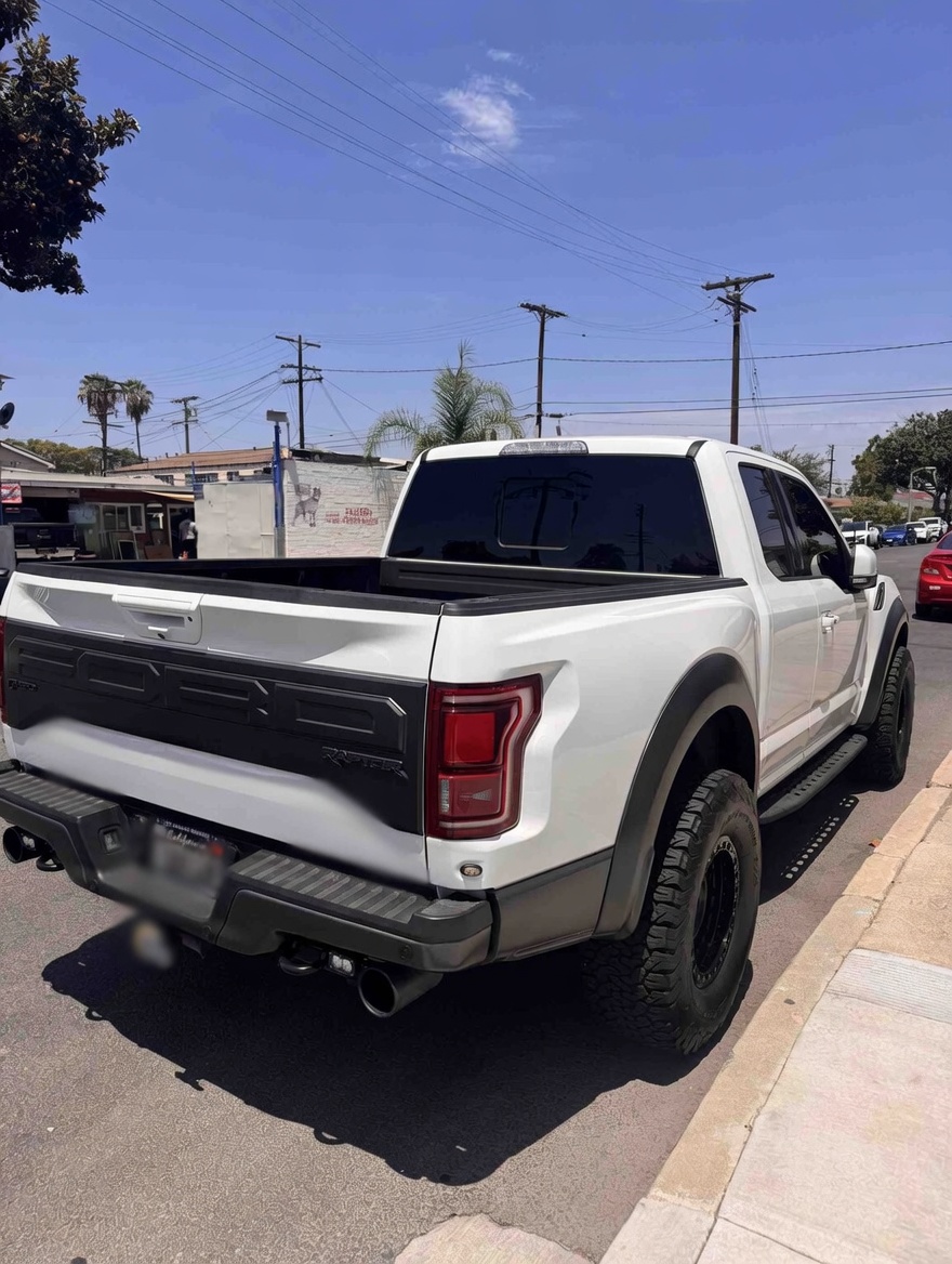 Used 2018 Ford F150 Raptor w/ Equipment Group 802A Luxury AWD/4WD image 8