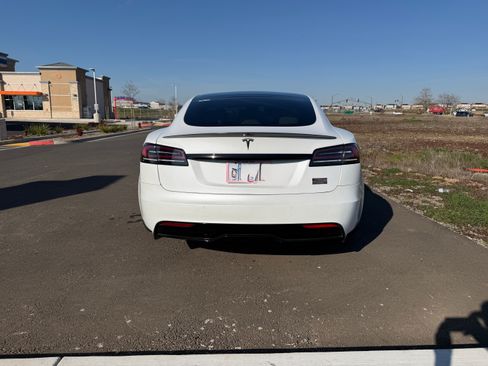 Used 2022 Tesla Model S Plaid image 6