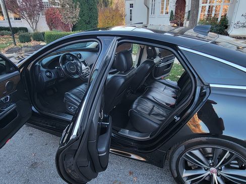 Used 2016 Jaguar XJ Supercharged image 18