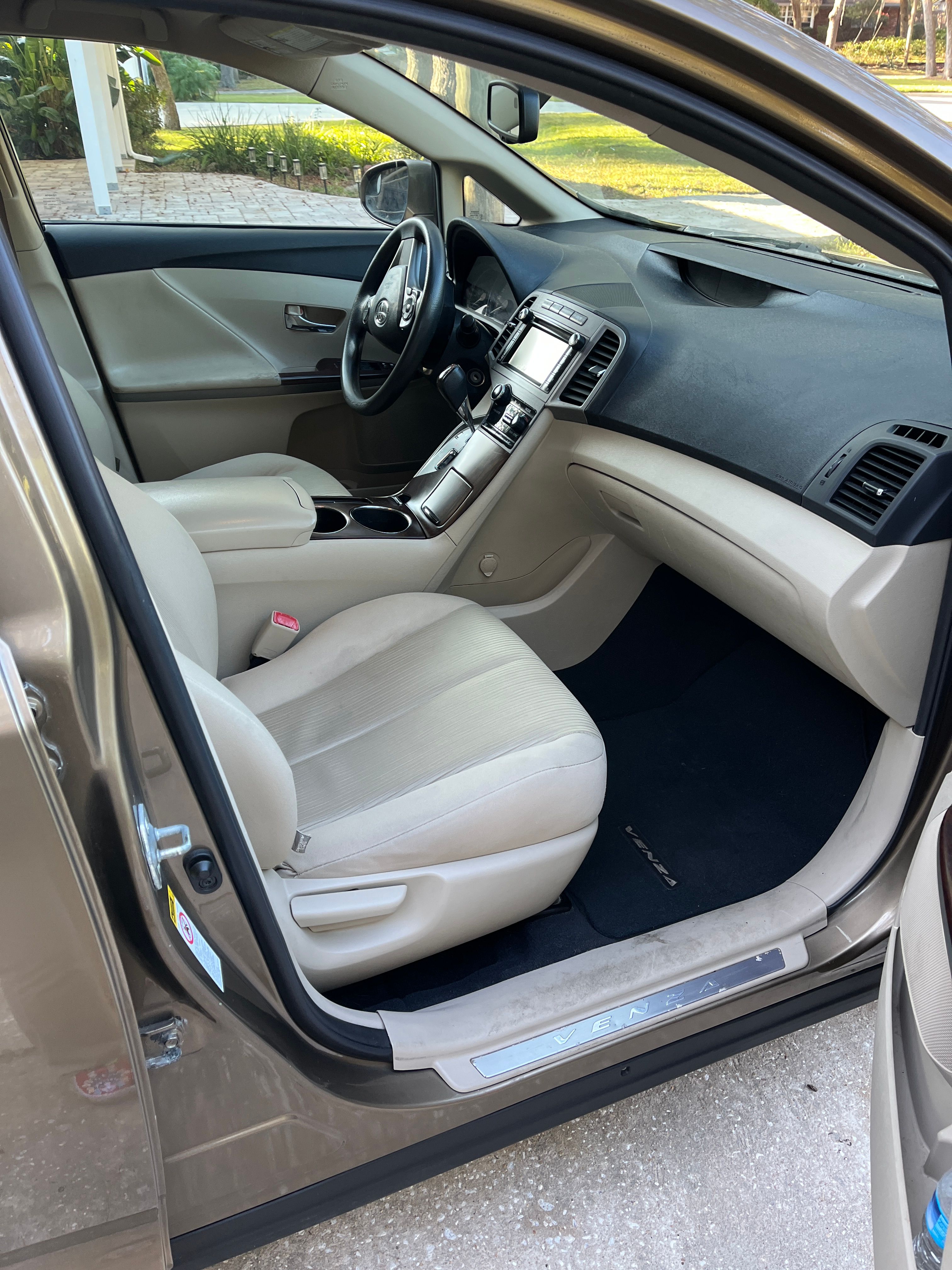 Used 2013 Toyota Venza LE w/ LE Convenience Pkg FWD image 12