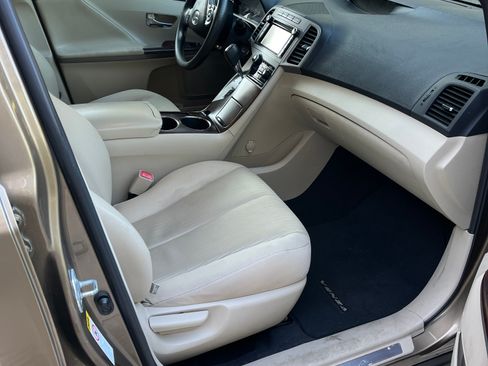 Used 2013 Toyota Venza LE image 12