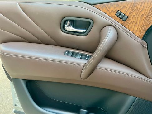 Used 2017 INFINITI QX80 Limited w/ All Season Package image 12