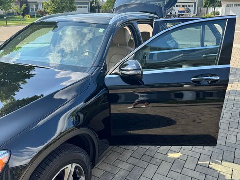 Used 2019 Mercedes-Benz GLC 300 4MATIC image 4