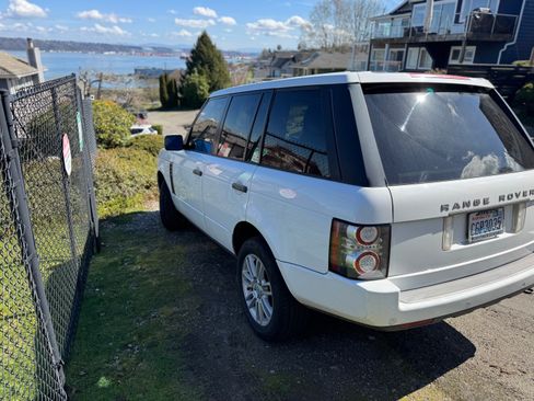 Used 2011 Land Rover Range Rover HSE image 10