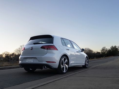 Used 2019 Volkswagen GTI SE image 2