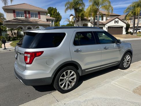 Used 2016 Ford Explorer Limited image 2