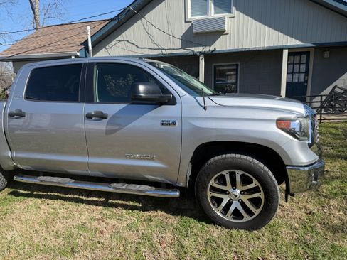 Used 2018 Toyota Tundra SR5 w/ SR5 Upgrade Package image 5