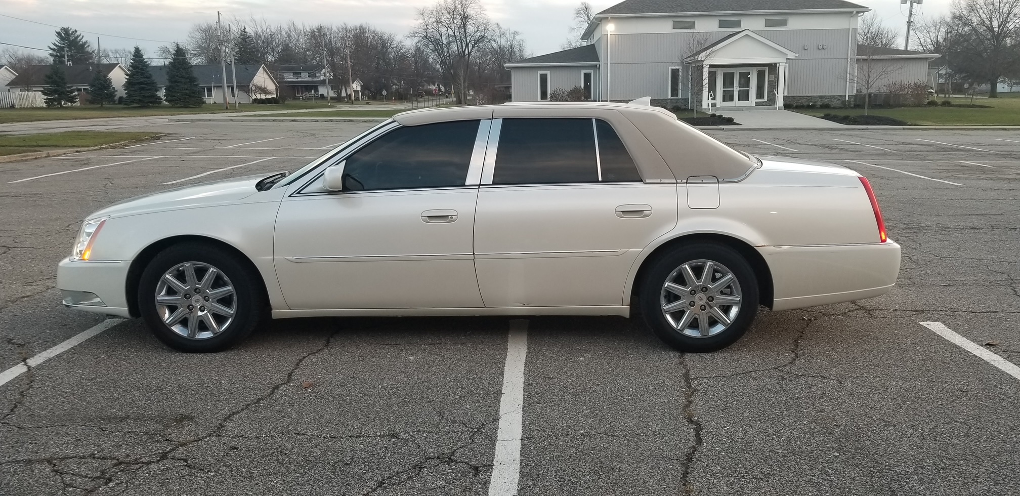 Used 2011 Cadillac DTS Premium FWD image 11