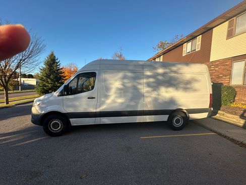 Used 2019 Freightliner Sprinter 170 image 5