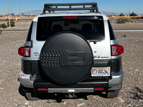 Used 2007 Toyota FJ Cruiser Sport Utility 2D image 5