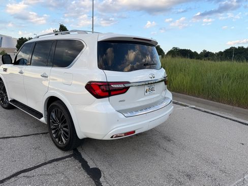 Used 2024 INFINITI QX80 Sensory AWD/4WD image 11