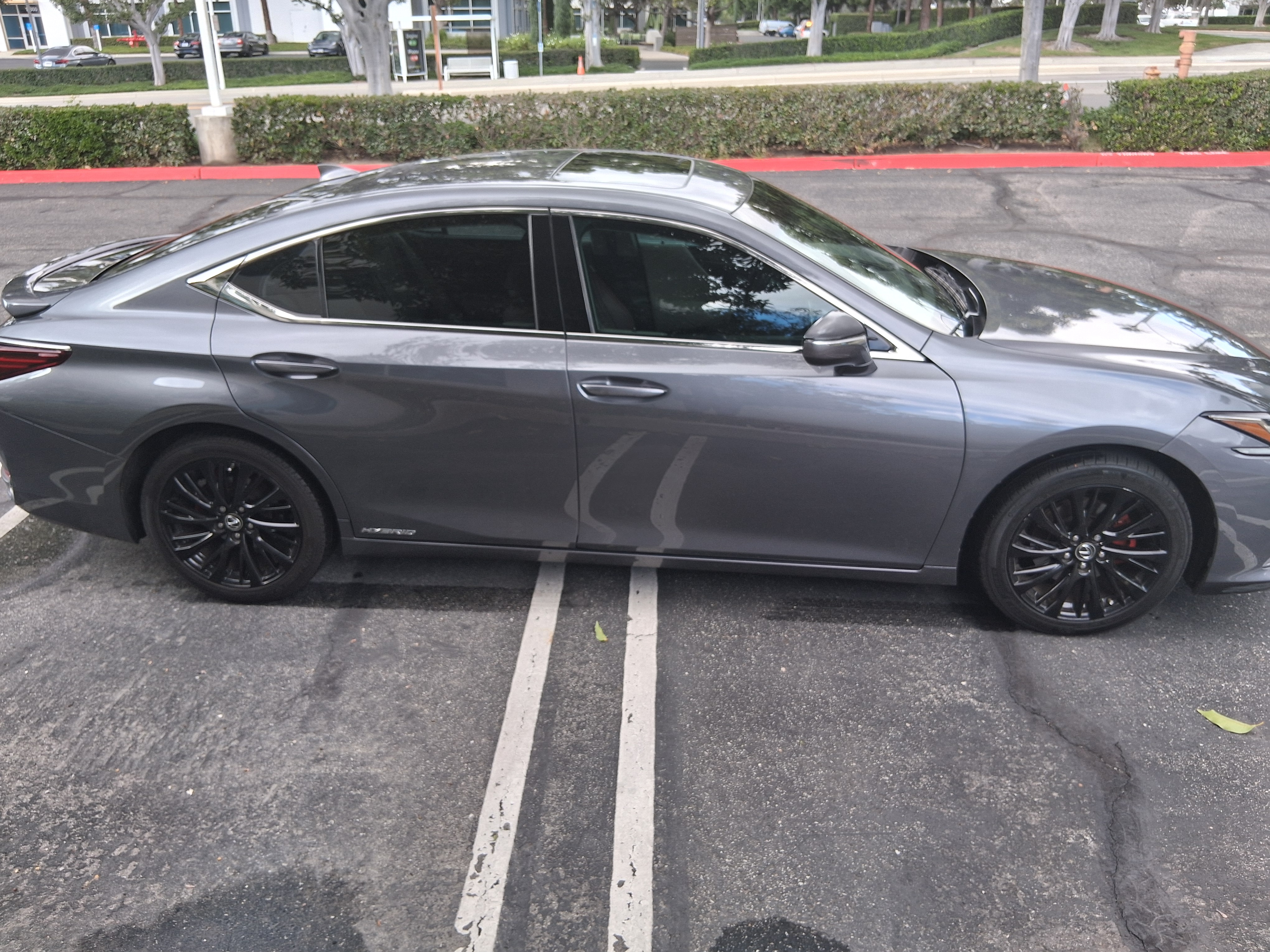 Used 2020 Lexus ES 300h w/ Premium Package FWD image 1