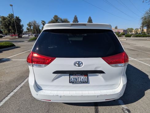 Used 2013 Toyota Sienna L w/ Towing Pkg image 5