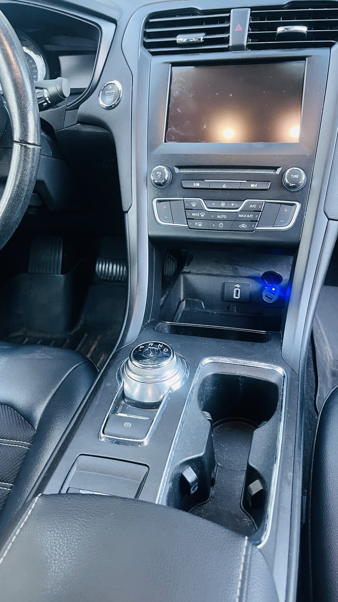 Used 2018 Ford Fusion SE FWD image 17