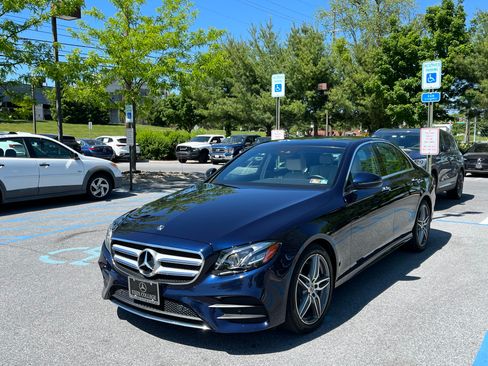 Used 2018 Mercedes-Benz E 300 4MATIC image 12