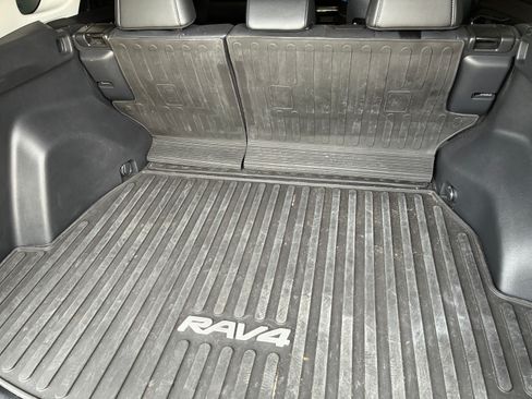 Used 2021 Toyota RAV4 XLE Premium AWD/4WD image 10