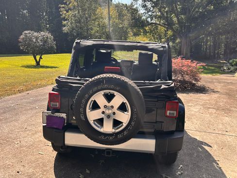 Used 2010 Jeep Wrangler Unlimited Sahara w/ Dual Top Group image 5