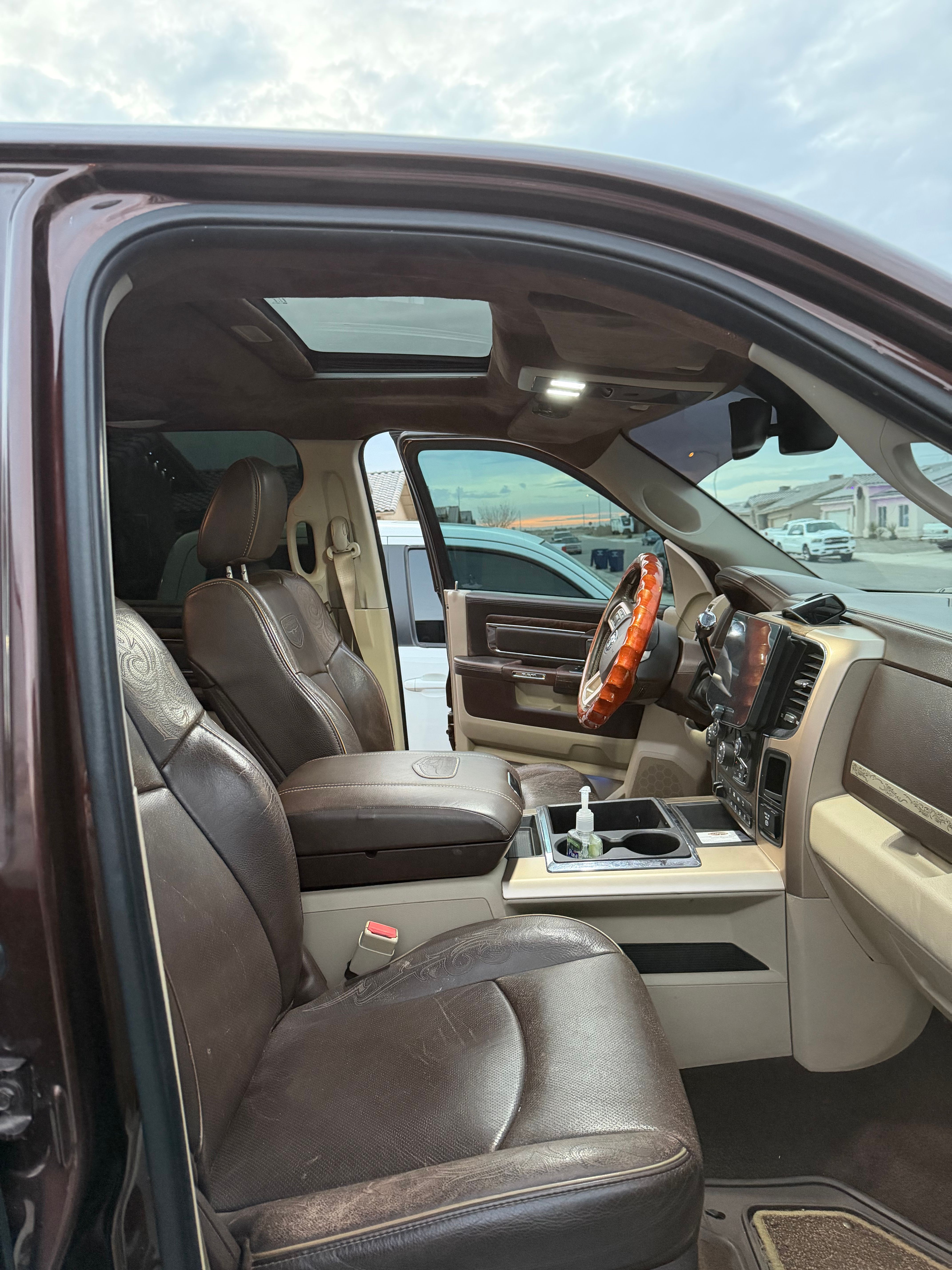 Used 2015 RAM 3500 Laramie Longhorn w/ Convenience Group AWD/4WD image 14