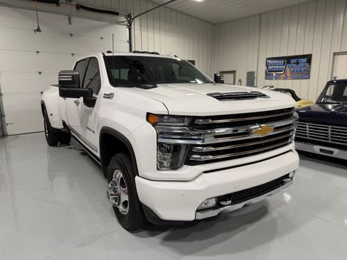 Used 2022 Chevrolet Silverado 3500 High Country image 2