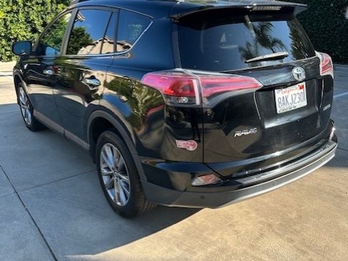Used 2017 Toyota RAV4 Limited image 6