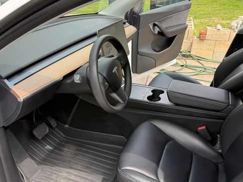 Used 2021 Tesla Model Y Long Range image 6