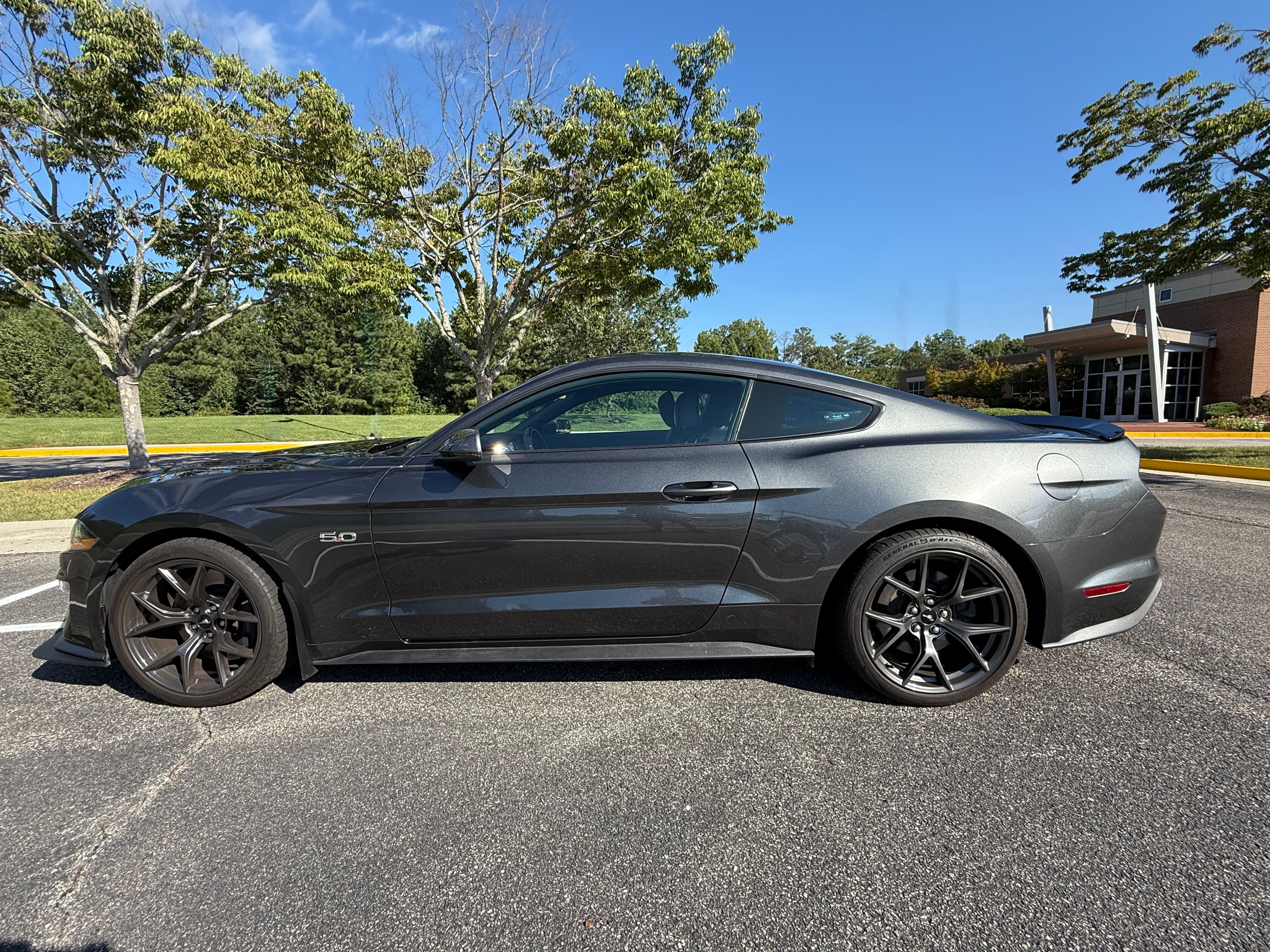 Used 2019 Ford Mustang GT Premium w/ Performance Package - Level 2 RWD image 2