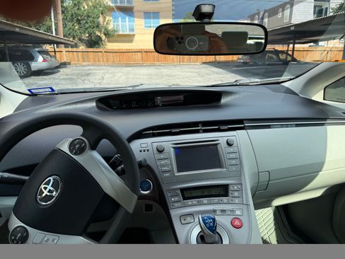 Used 2015 Toyota Prius Two FWD image 6