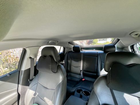 Used 2017 Chevrolet Volt LT w/ Comfort Package image 8