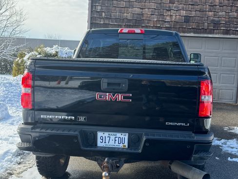 Used 2015 GMC Sierra 2500 Denali w/ Duramax Plus Package image 14